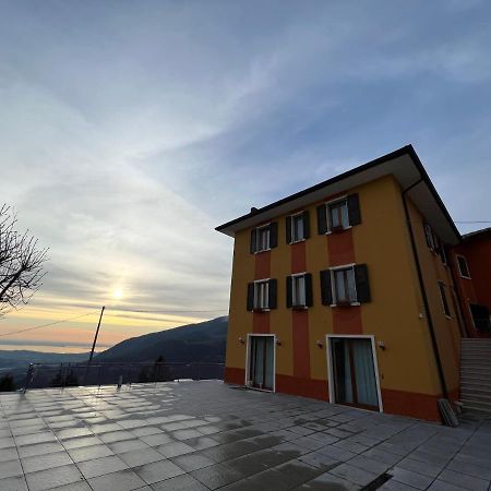 Hotel Belvedere Spiazzi Di Caprino Екстер'єр фото